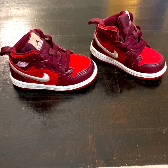 Girls Air Jordan 1s red/ burgundy/ white color way size 5c - Picture 2 of 3
